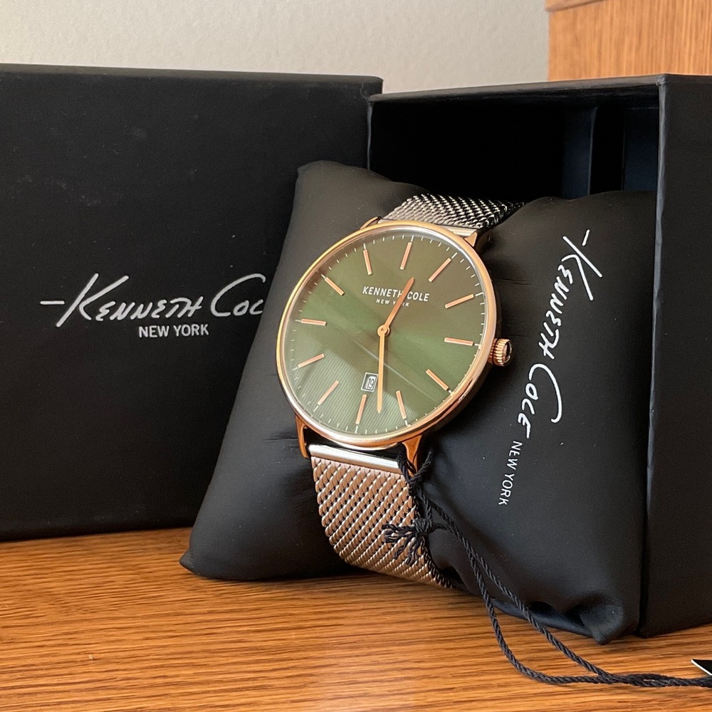 Kenneth Cole Unisex Slim Watch Green & Gold wMesh Strap Never Worn